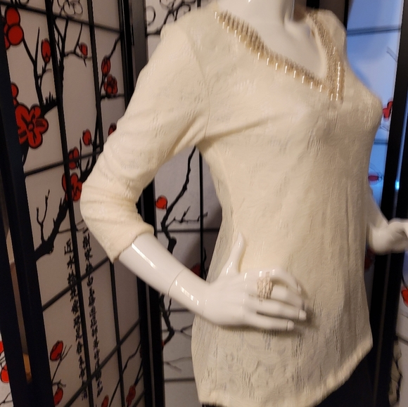 LA VANYA BEAUTIFUL LACY LADIES TOP SIZE MEDIUM/JEWELED PEARL NECKLIN - Picture 4 of 10